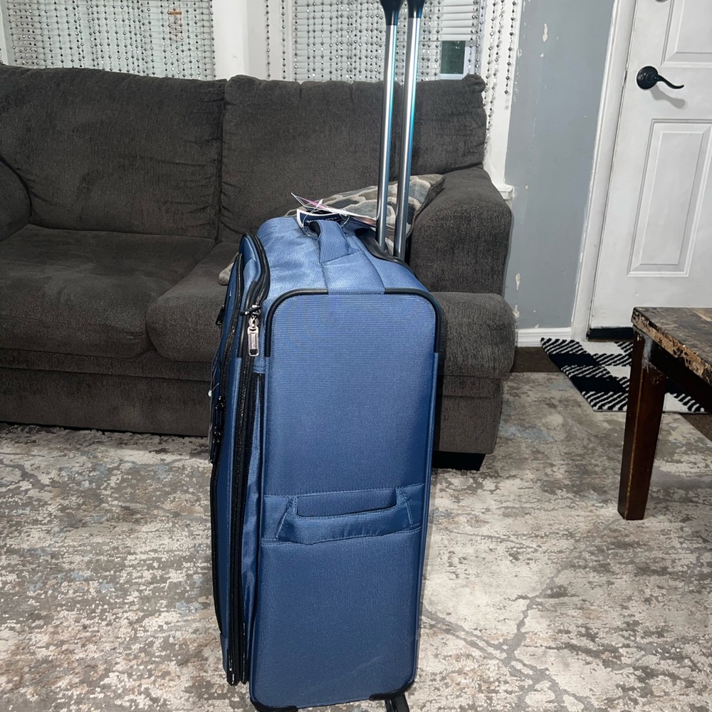 Travel Pro suitcase - Picture 4 of 5